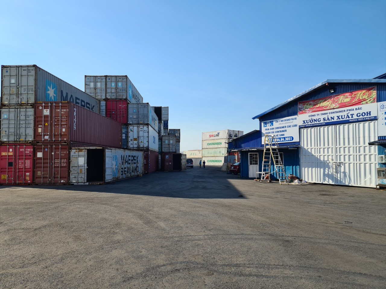 Kho container cũ và xưởng sản xuất container treo GOH của NTC