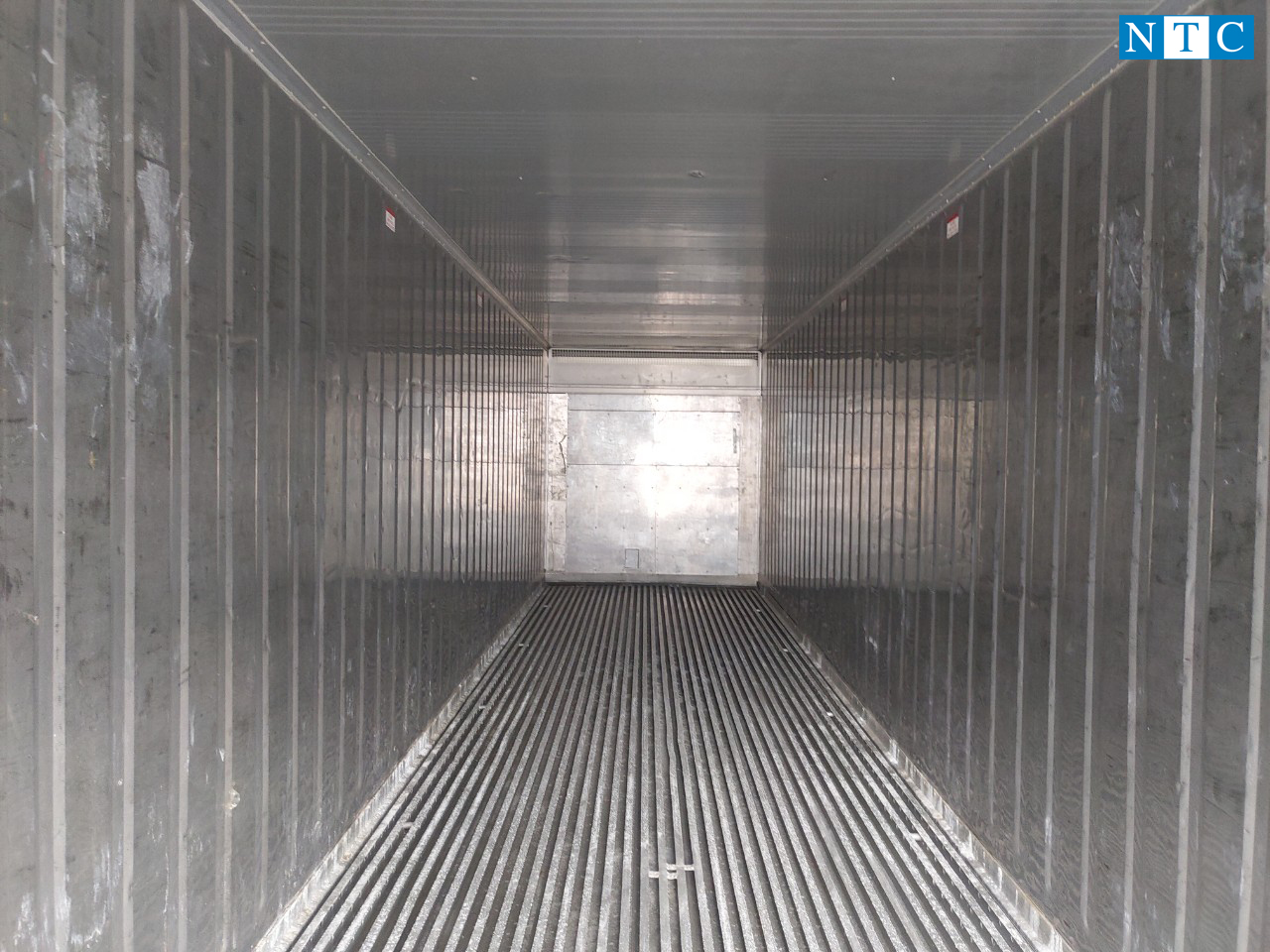 Với cấu trúc khung thép cơ bản cùng những thông số đạt chuẩn về kích thước, chịu lực container lạnh 40 feet đã có độ chắc chắn, ổn định cao