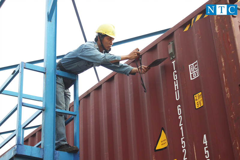 NTC Container cung cấp dịch vụ sửa chữa container tiêu chuẩn quốc tế tại Bình Dương giá tốt, uy tín. Hotline: 0966.672.622