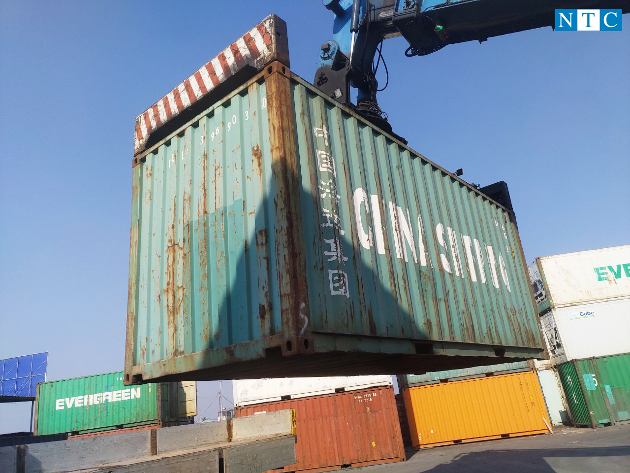 Ưu điểm khi sử dụng container kho 20 feet cũ 