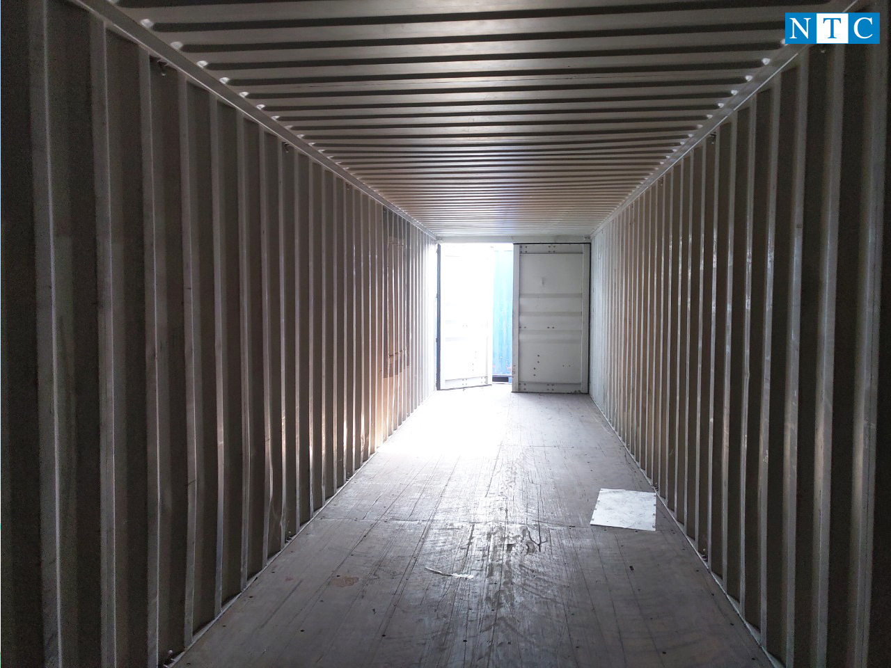 Kiểm tra sàn, cửa container kho 20 feet cũ trước khi mua 